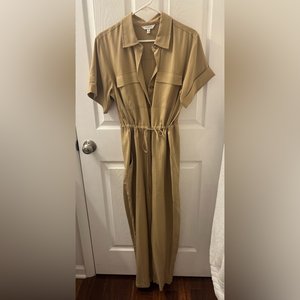 NWOT Banana Republic Beige Button-Up Shirt